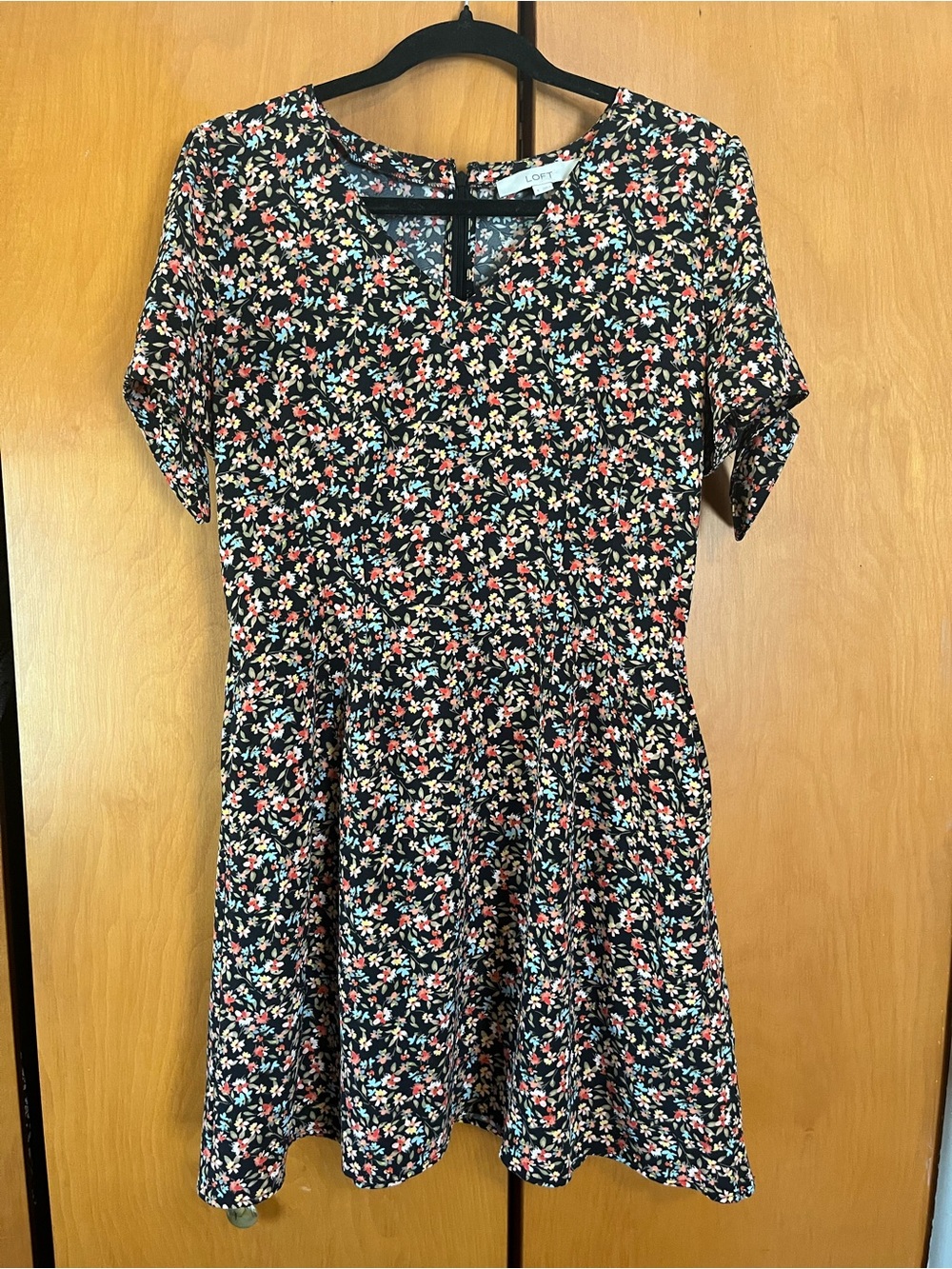 LOFT Black Ditsy Floral A-Line Dress Size 8, V-Neck, Short Sleeve